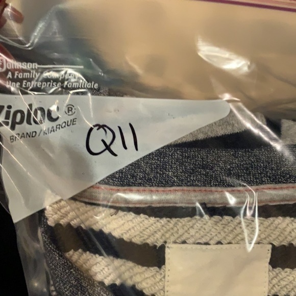 Levi’s gray blue striped long sleeve warm simple sweater - Picture 11 of 11